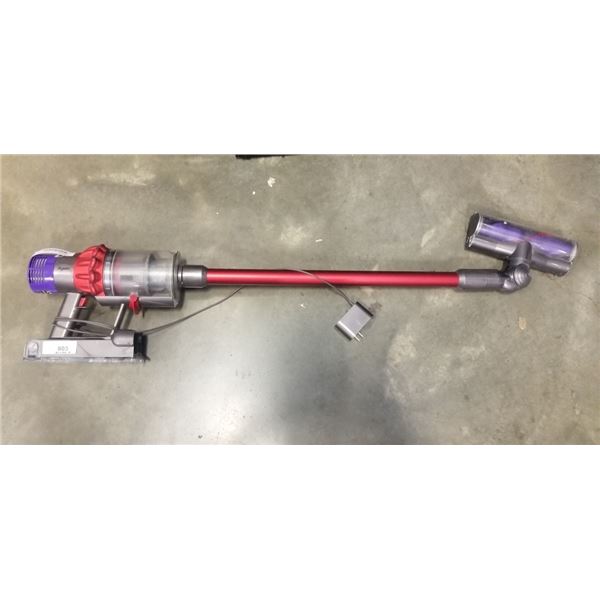 DYSON CYCLONE V10 MOTORHEAD CORDLESS STICK VACUUM WITH CHARGER TESTED AND WORKING