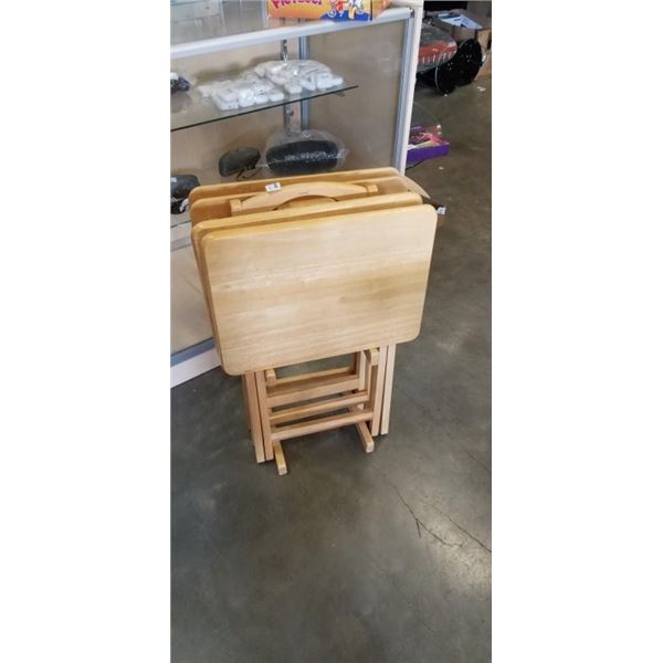 SET OF 4 WOODEN TV TRAYS ON STAND