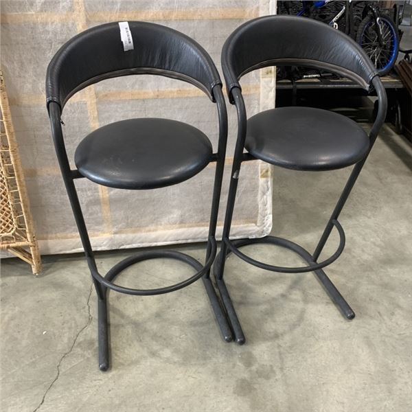 2 BLACK BAR STOOLS