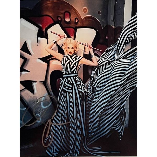 Singer Gwen Stefani signed photo