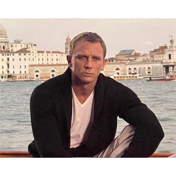 James Bonds Daniel Craig Unsigned Photo