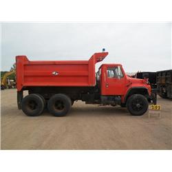 1988 Int'l tandem axle dump