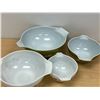 Image 4 : Pyrex Crazy Daisy Cinderella Nesting Mixing Bowl Set - largest 4 Qt.