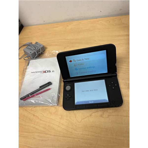 Nintendo 3DS XL Handheld Game unit - see all photos