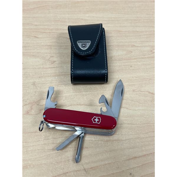 Victorinox Swiss Army Knife with Belt Sheath - very nice