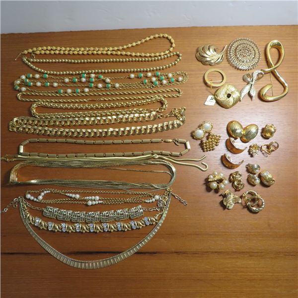 Large lot of vintage gold toned jewelery - see description/photos