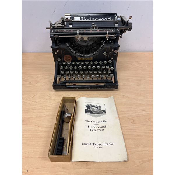 Antique Underwood Typewriter - see all photos, not tested.