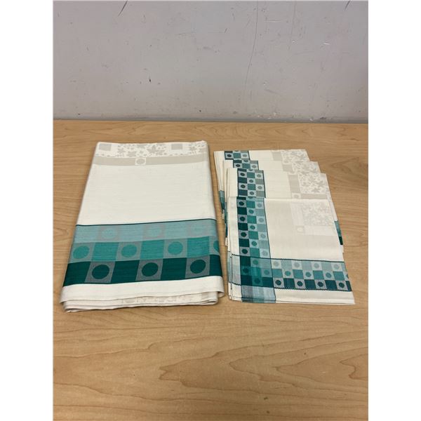 Vintage Dots & Squares Table Cloth & 4 Napkins - Table cloth approx: 52x52"