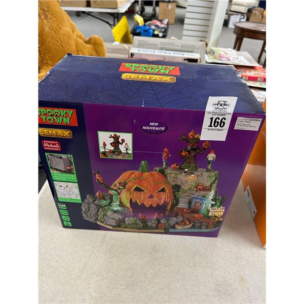 Spooky Town Aisle of Creepy Jacks