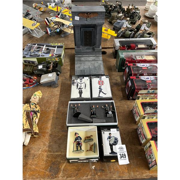 Asst. Die Cast Soldiers in Boxes, Platform Setting