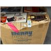 Image 1 : Box Full of Vintage Trains Set Buildings/Models