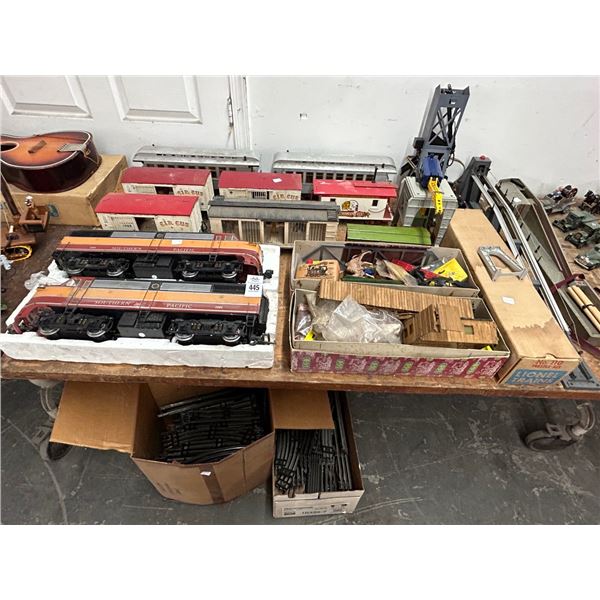 Southern Pacific Oversized Train Car Engine/Cars, Accessories, Tracks