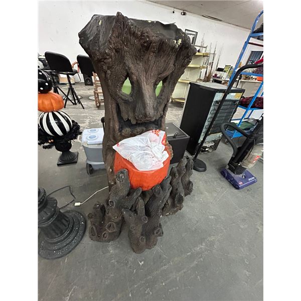 Halloween Lighted Lifelike Tree - 4'