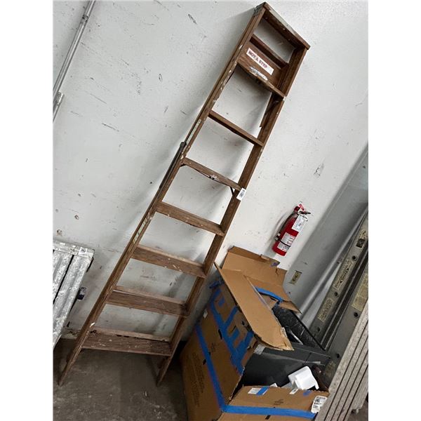 Wooden 8' Stepladder