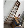 Image 1 : Wooden 8' Stepladder