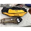 Image 1 : Dewalt Tool Bag w/Hacksaws