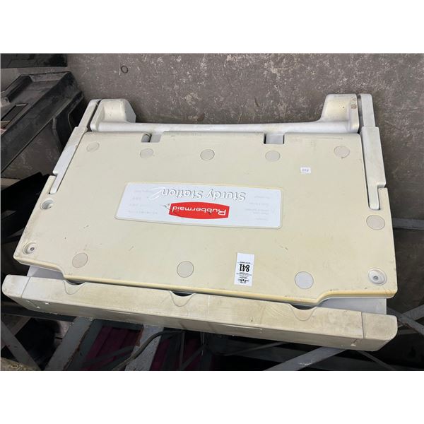 Rubbermaid Sturdy Station Changing Table