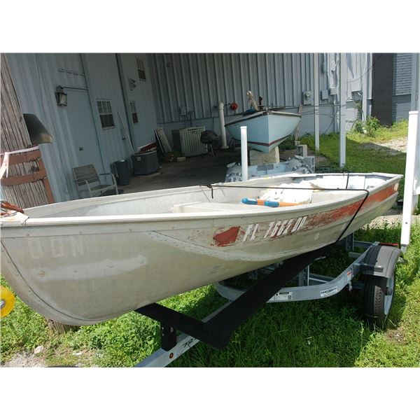 Alum. 12'  V Hull Boat w/Oars