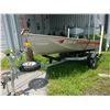 Image 3 : Alum. 12'  V Hull Boat w/Oars