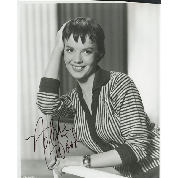 Natalie Wood signed  photo. GFA Authenticated