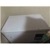 Image 2 : Danby Chest Freezer 32'' x 33'' x 21'' | 2 Years Old. 