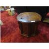 Image 1 : 2 End Tables 22'' x 27'' & 22'' x 27'' x 23'' 
