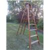 Image 1 : Wood Step Ladder 7 1/2ft 
