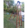 Image 2 : Wood Step Ladder 7 1/2ft 