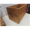Image 3 : 4 Wood Advertising Crates and 2 Wood Tool Boxes 