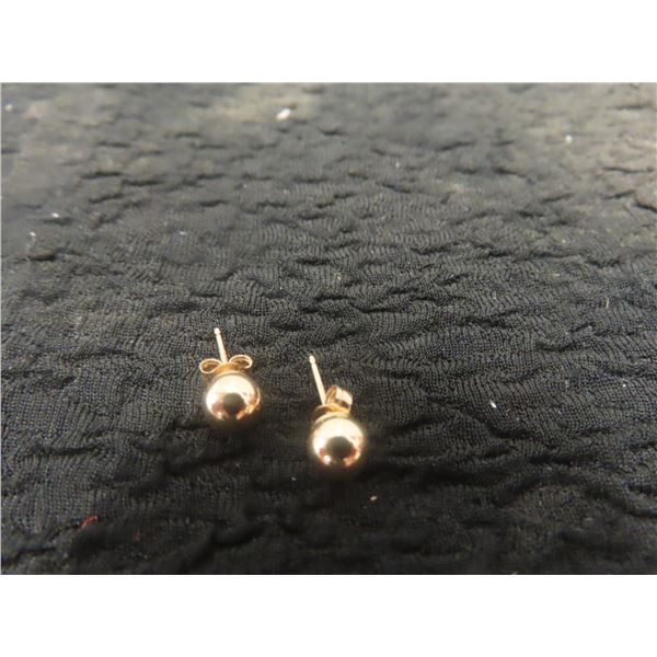 10Kt Gold Pair Earrings .2 gr. 