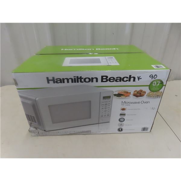 New Hamilton Beach Microwave 700 Watts