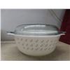 Image 2 : 3 Pyrex  Dishes with Lids
