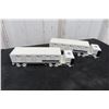 Image 2 : 2 Atlas Van Lines 25 Years Service Trucks
