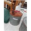 Image 2 : 3 Metal Gas Cans