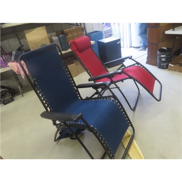 2 Folding Zero Gravity Chairs 