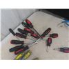 Image 2 : Quantity of Screw Drivers