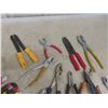 Image 2 : Pliers, Cutters, Wire Stripper, Utility knife + 