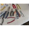 Image 3 : Pliers, Cutters, Wire Stripper, Utility knife + 