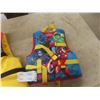 Image 2 : 2 Life Jackets 1) Youth 1) Child