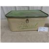 Image 2 : Metal Vintage Bread Box + Hand/ Jar Beater