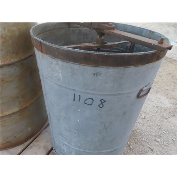 2 Bat Honey Extractor + 45 Gallon Barrel with Renovable Lid 