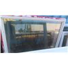 Image 2 : 2 Used Plastic Framed Windows 47 1/2'' x 47 1/2'' 