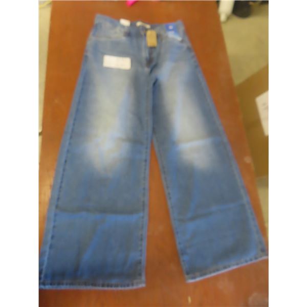 Levis 30x31 Wiomens, Baggy New or Store Return 