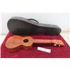 Image 1 : Vintage Ukalele With Hard Case 