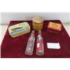 Image 1 : 3 Metal Tins, Plains City Beverage + Portage Soda Water Works Bottles