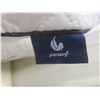 Image 3 : Regular Pillows - New Or Store Return 