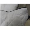 Image 4 : Regular Pillows - New Or Store Return 