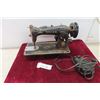 Image 1 : Singer Electric Sewing Machine with Foot Pedal No Base