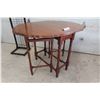 Image 3 : Gate Leg Table 29x30x12 Extends to 40''