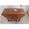 Image 8 : Gate Leg Table 29x30x12 Extends to 40''
